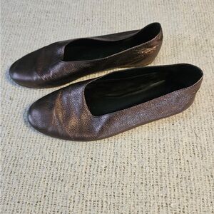 Vince Leather ballet flat. Bronze. Size 8.5. Lightly worn.